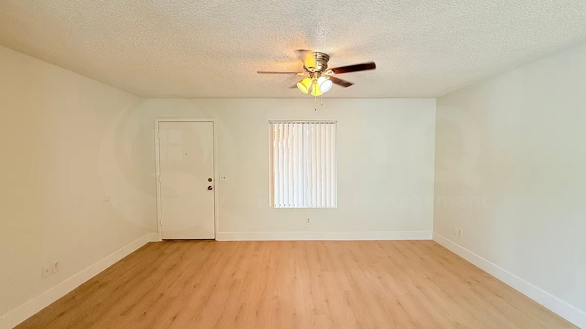 2 bed, 2.0 bath, 920 sqft, $1,349 — Photo 3