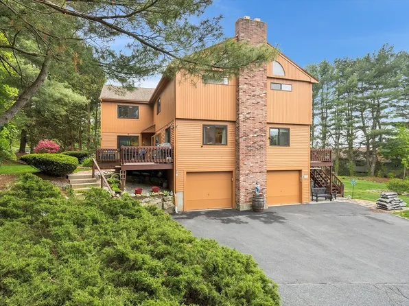 25 Country Club Ln #B, Milford, MA 01757