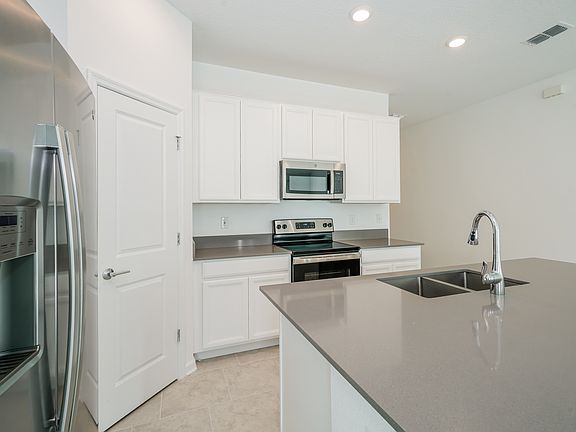 5th image of 211 Pershing St