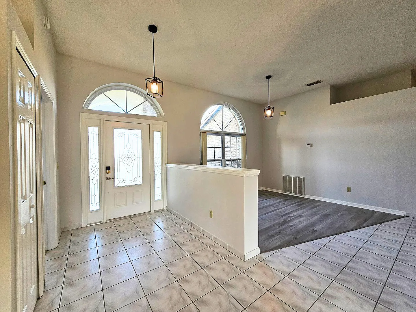 4 bed, 2415 sqft, $2,675 — Photo 3