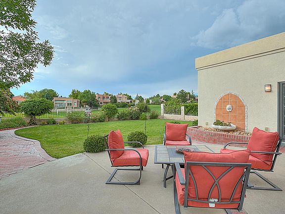5th image of 11533 Woodmar Ln NE
