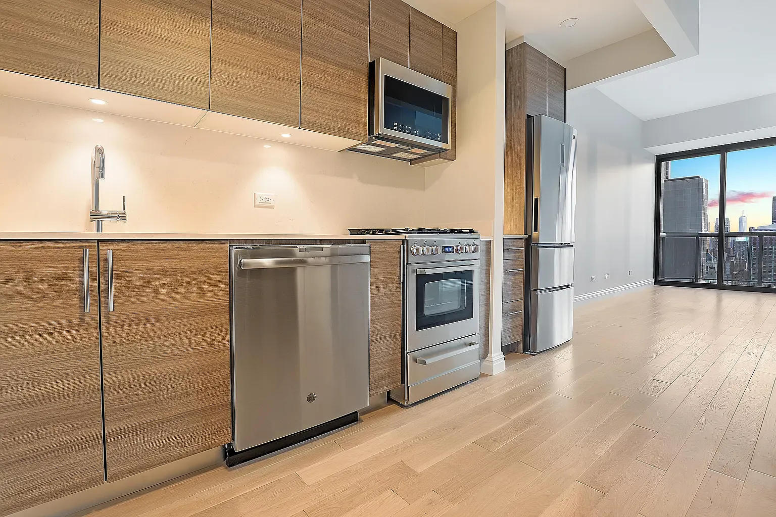 235 West 48th Street — Photo 4