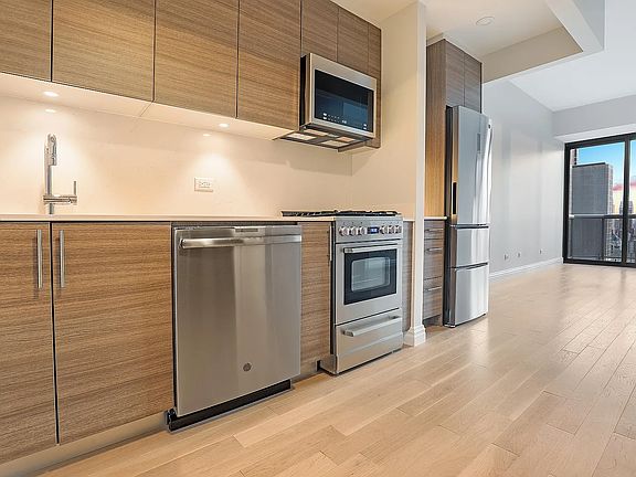 4th image of 235 W 48th St APT 12K