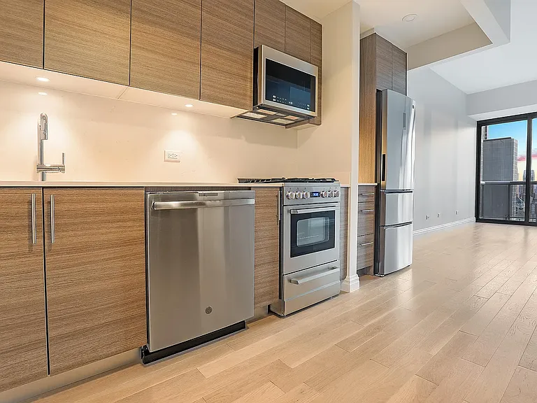 235 W 48th St #12K — Photo 4