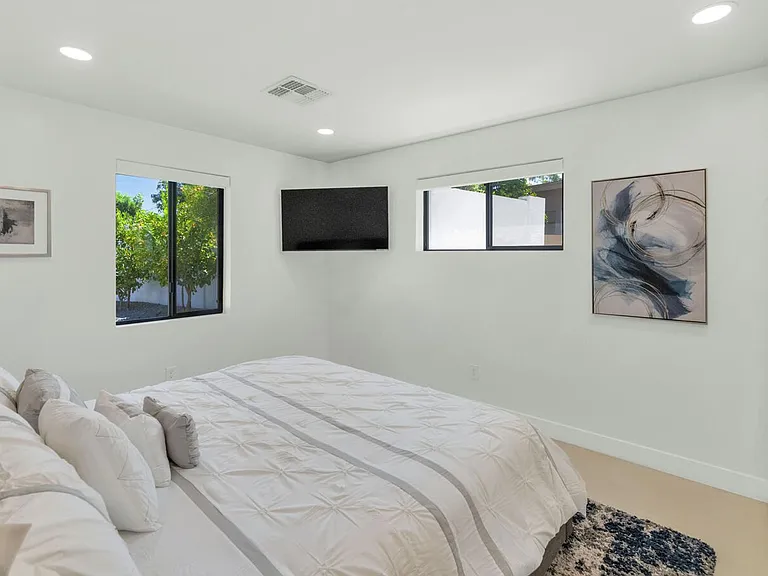 3420 E Oregon Ave — Photo 17