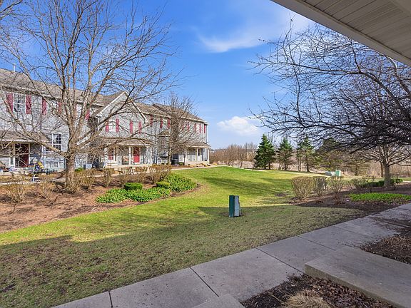 3rd image of 1363 Chestnut Ln