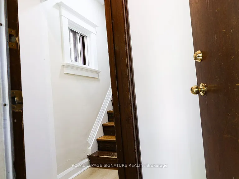 111 Northcliffe Blvd #ALL INCLUSIVE UPPER — Photo 18
