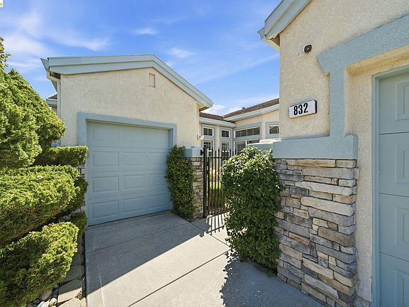 2nd image of 832 Summerset Dr
