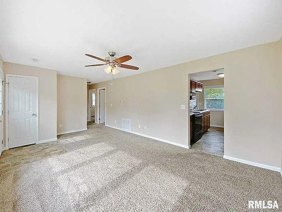 2nd image of 929 W Willow Ln