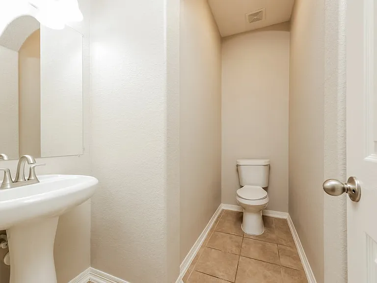 214 Crosby Village Dr — Photo 14