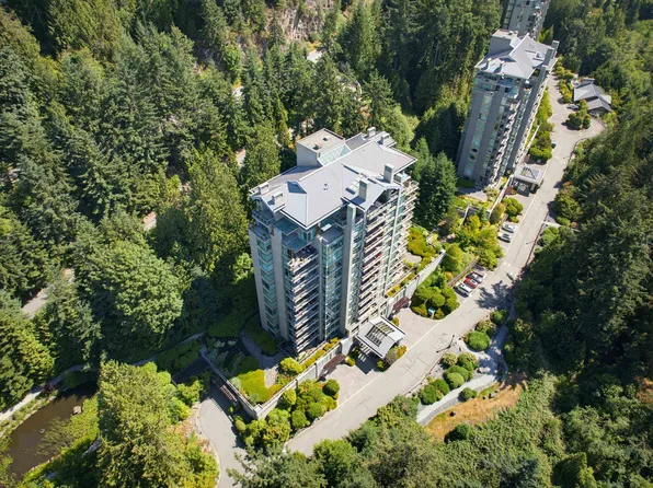 3355 Cypress Pl #402, West Vancouver, BC V7S 3J9