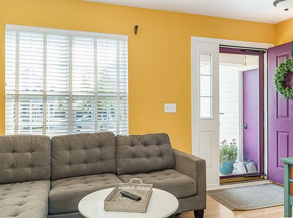 4th image of 2034 Greenview Dr