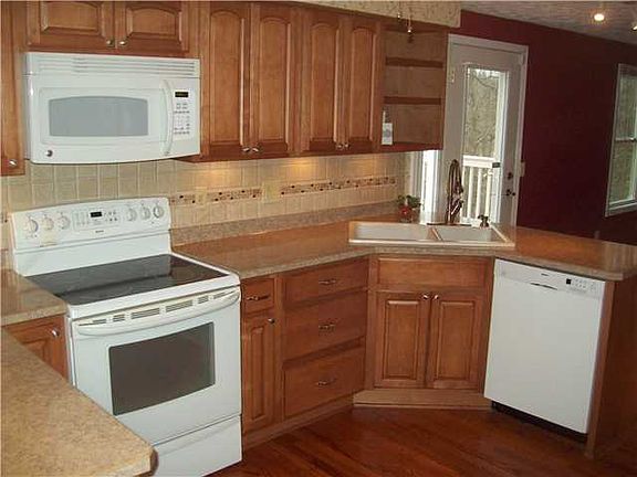 3rd image of 12 Rosscommon Cres