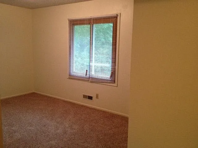 9618 Utica Rd — Photo 2
