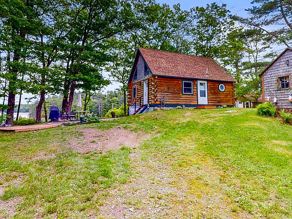 5th image of 82 Rogers Neck