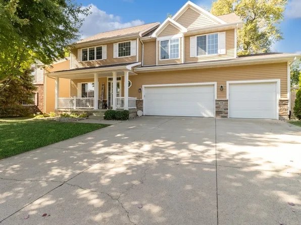 3446 Village Run Dr, Des Moines, IA 50317