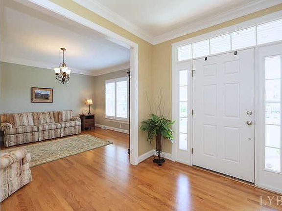 5th image of 137 Beacon Hill Pl