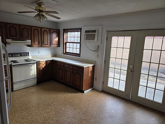 3rd image of 405A Church St