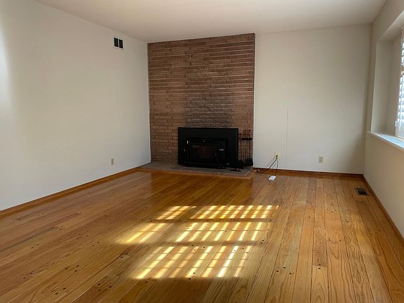 4th image of 3922 Christian Dr