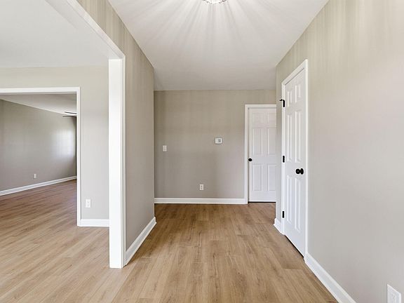 4th image of 102 Bayberry Rd