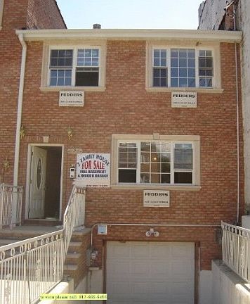 5th image of 924 E 231st St
