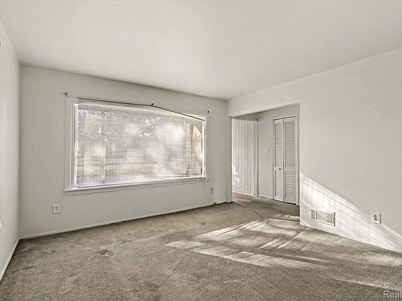 5th image of 32694 Ruehle Ave