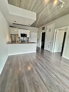 2407 W Eastwood Ave #410 — Photo 3