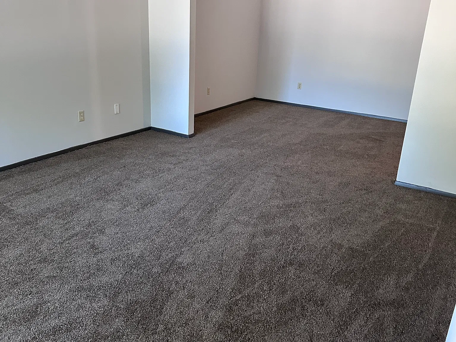 2 bed, 984 sqft, $1,000 — Photo 2