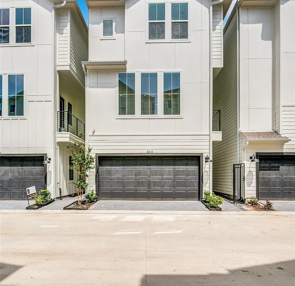 3 bed, 3.5 bath, 1901 sqft, $3,325 — Photo 2