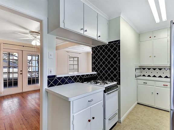 2nd image of 3504 Mount Vernon St #1/2