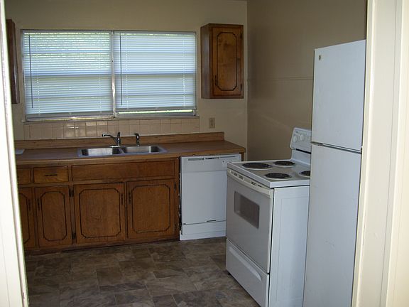 3rd image of 851 N Wright Rd APT 1