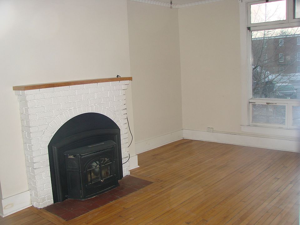 2nd image of 489 Main St APT 1