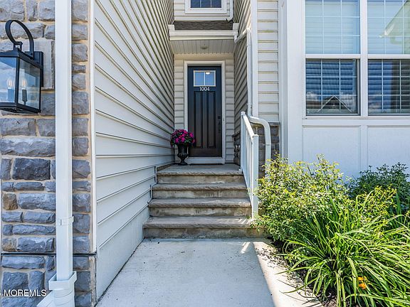 4th image of 1004 Pheasant Lane #203