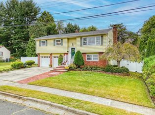 16 Durst Dr, Milltown, NJ 08850