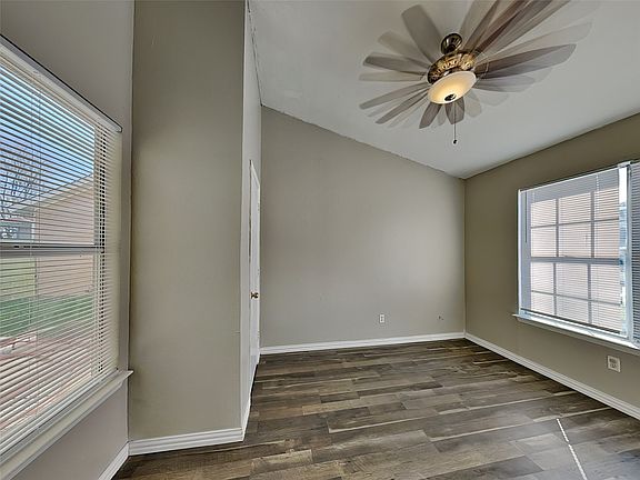 5th image of 1621 Scottsdale Dr
