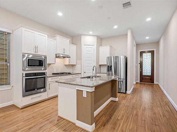 5th image of 10408 Quiet Courtyard Rd