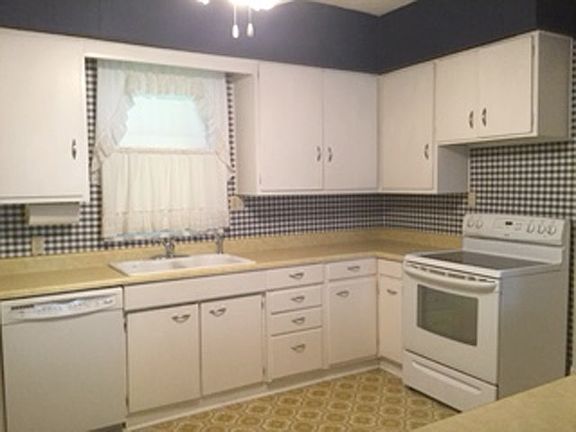 3rd image of 2633 N Dechman Ave