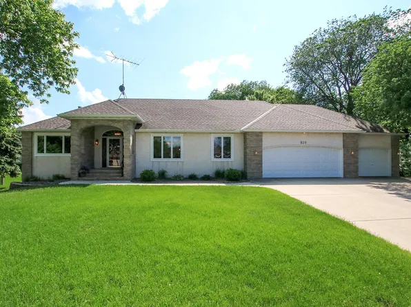 820 Colorado Cir NW, Hutchinson, MN 55350