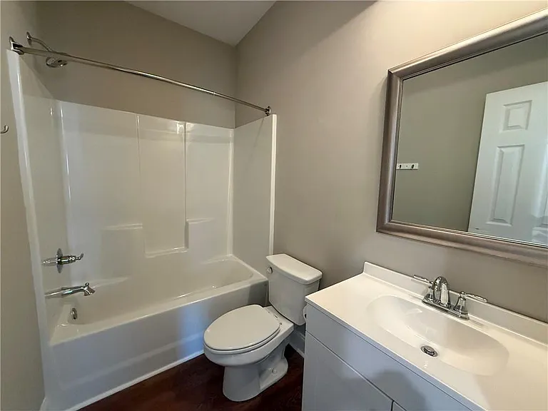 519 Liberty Park Dr NE — Photo 8
