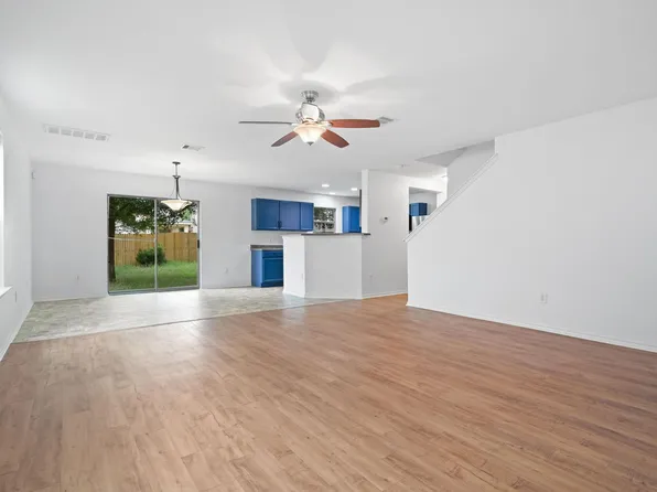 5600 Victory Gallop Dr, Del Valle, TX 78617