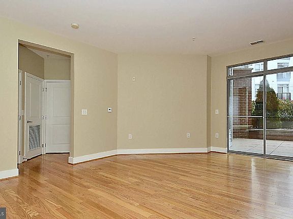 2nd image of 1800 Wilson Blvd #101
