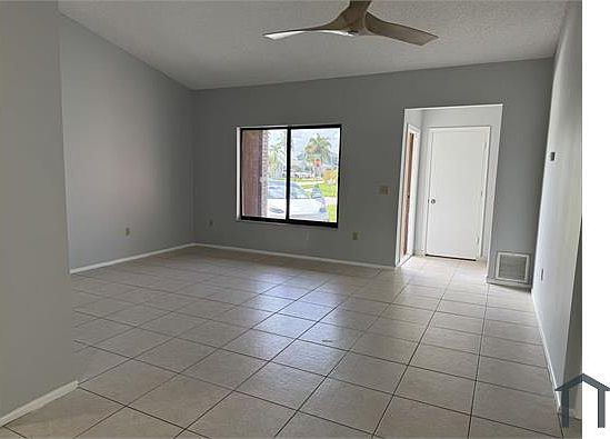 5th image of 11651 NW 37th Pl