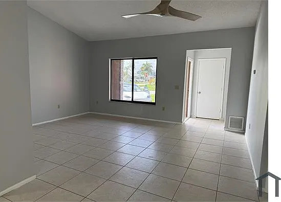11651 NW 37th Pl — Photo 5