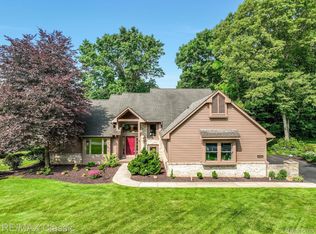 9132 Silver Pine Dr, South Lyon, MI 48178