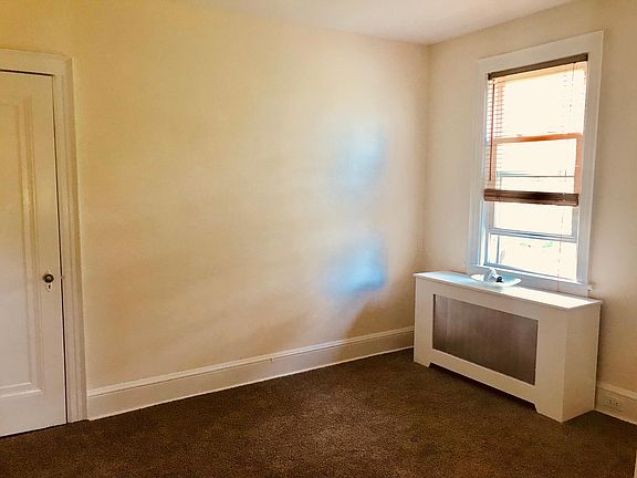 5th image of 2 Eastview Ave #2