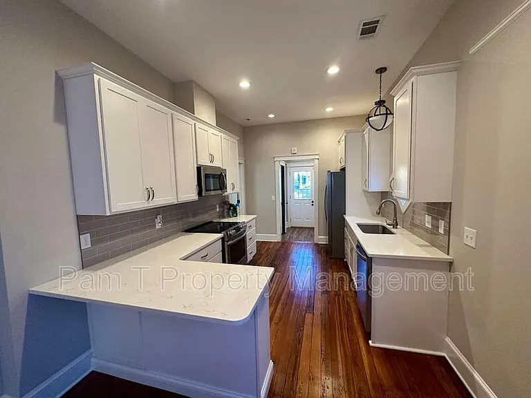 512 E 34th St — Photo 10
