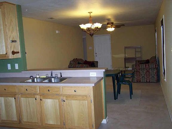 5th image of 908 E Broadway Ave