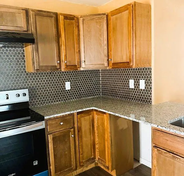 240 W Elm St #A — Photo 11