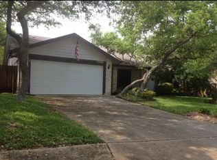 8555 Marathon Dr, Universal City, TX 78148