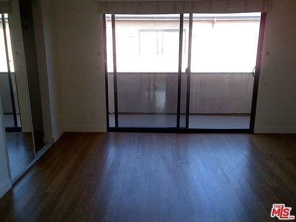 5th image of 931 N Alfred St APT 307